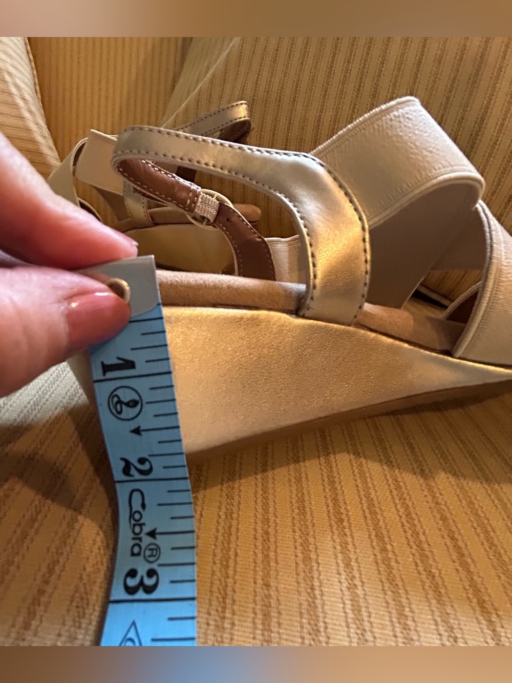 NEW Women's Vonniie Round Toe Wedge Sandals - Picture 15 of 15